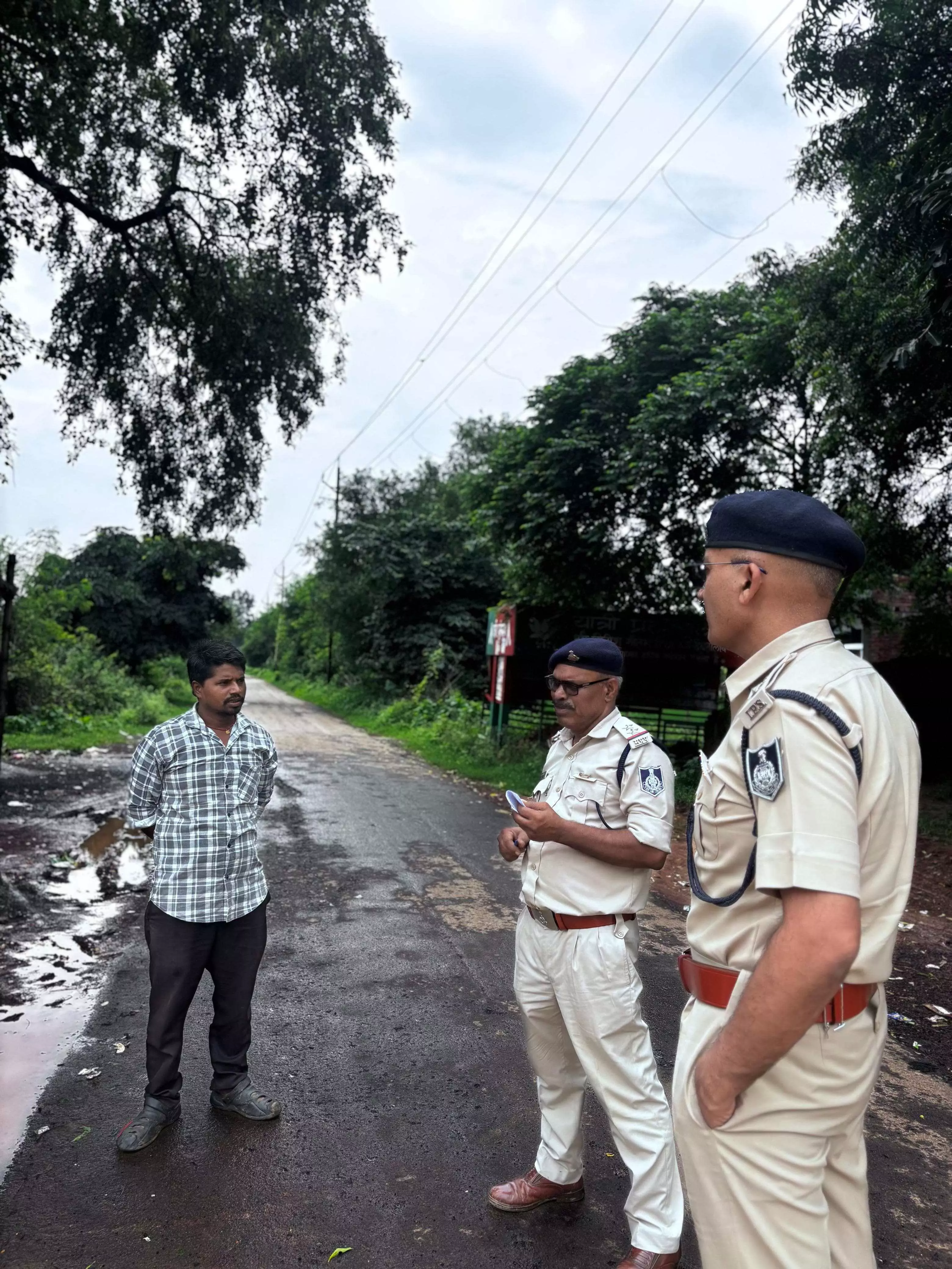 हत्या में प्रयुक्त हथियार बरामद, एसपी ने देखा घटना स्थल हत्या में प्रयुक्त हथियार बरामद, एसपी ने देखा घटना स्थल