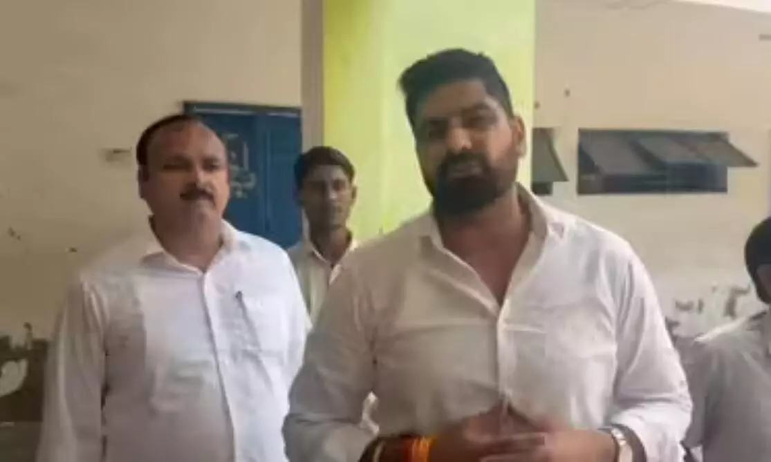 सरकारी स्कूल की बदहाली दिखाना पड़ा भारी? AAP युवा विंग अध्यक्ष पर FIR सरकारी स्कूल की बदहाली दिखाना पड़ा भारी? AAP युवा विंग अध्यक्ष पर FIR