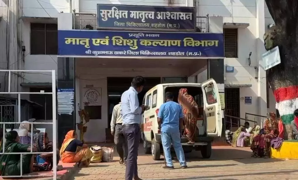 जिला अस्पताल : एनेस्थिसिया डॉक्टर नदारद, ऑपरेशन थियेटर से तीन प्रसुताओं को भेजना पड़ा मेडिकल कॉलेज जिला अस्पताल : एनेस्थिसिया डॉक्टर नदारद, ऑपरेशन थियेटर से तीन प्रसुताओं को भेजना पड़ा मेडिकल कॉलेज