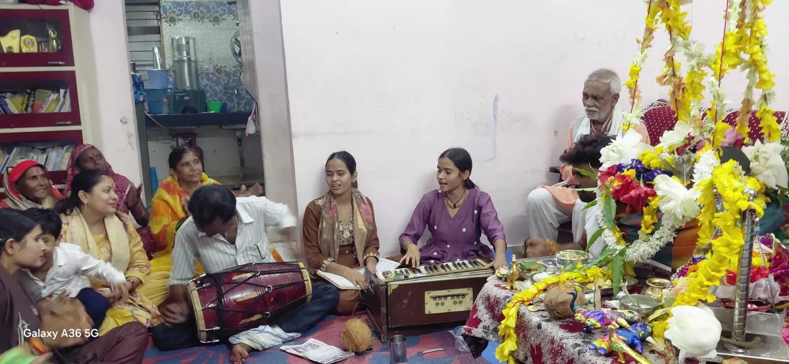 प्राप्ति रिछारिया ने बांधा समां, भजनों पर झूमे श्रद्धालु प्राप्ति रिछारिया ने बांधा समां, भजनों पर झूमे श्रद्धालु