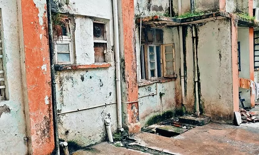 नया भवन तो छाेड़ो, पुराने की मरहम पट्टी के ढाई कराेड़ भी अब तक नहीं मिले