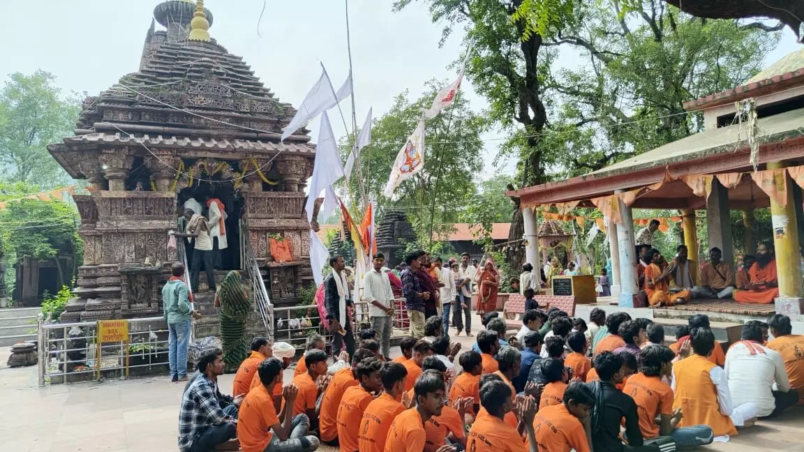 दो दिवसीय कांवड़ यात्रा का सिद्धनाथ में जलाभिषेक के साथ हुआ विश्राम दो दिवसीय कांवड़ यात्रा का सिद्धनाथ में जलाभिषेक के साथ हुआ विश्राम