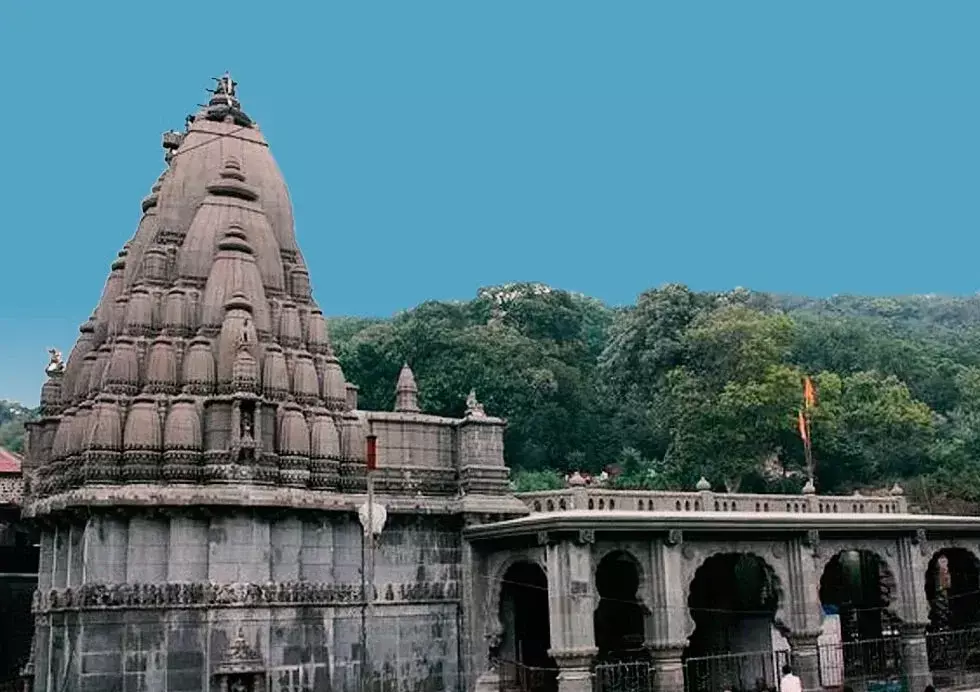भीमाशंकर मंदिर में भीड़ बढ़ी, दर्शन व्यवस्था को लेकर उठे सवाल भीमाशंकर मंदिर में भीड़ बढ़ी, दर्शन व्यवस्था को लेकर उठे सवाल