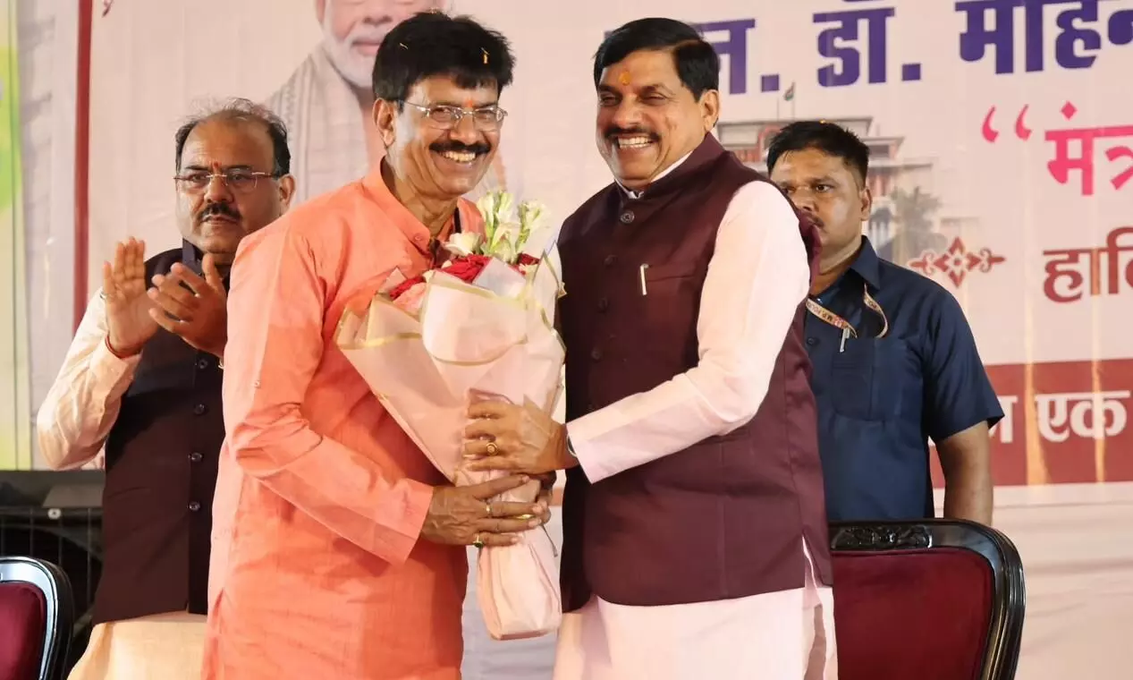कर्मचारियों के कल्याण के लिए प्रतिबद्ध सरकार, सीएम डॉ. मोहन बोले- आपके प्रमोशन के साथ जुड़ा मेरा इमोशन कर्मचारियों के कल्याण के लिए प्रतिबद्ध सरकार, सीएम डॉ. मोहन बोले- आपके प्रमोशन के साथ जुड़ा मेरा इमोशन