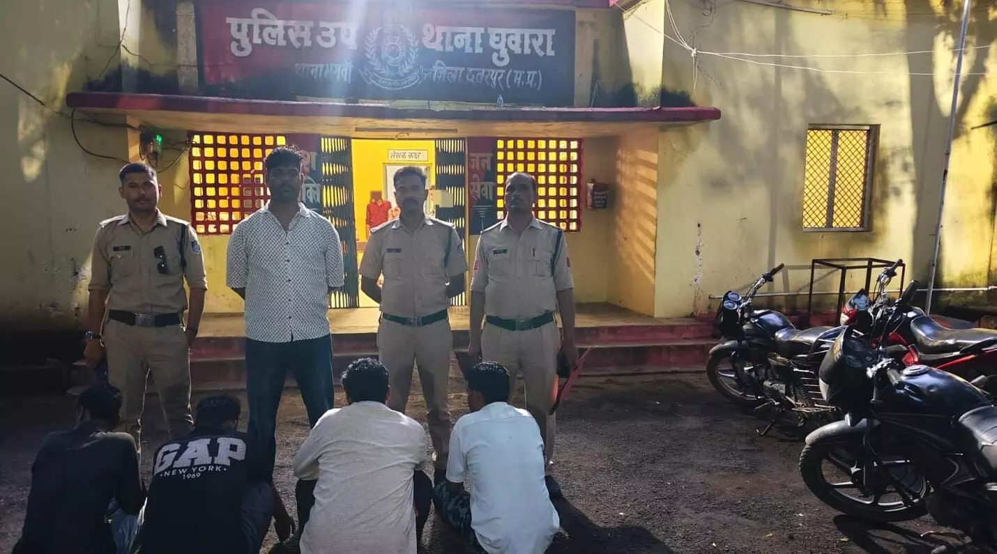 पुलिस ने जुआ के फड़ में मारा छापा - जुंआ खेल रहे 4 जुआरी गिरफ्तार,