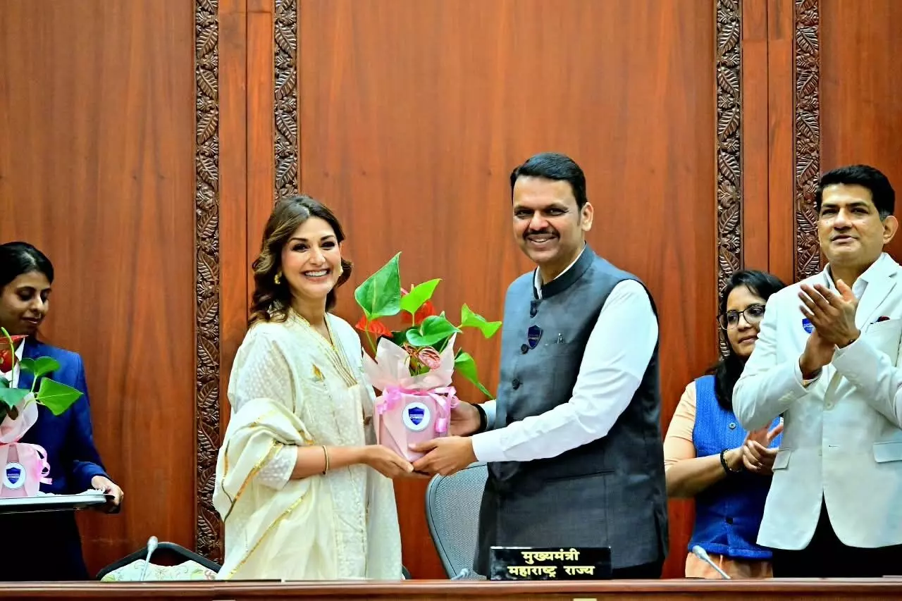 फडणवीस बोले - डिजिटल अरेस्ट जैसी कोई चीज नहीं, धोखाधड़ी की तुरंत करें शिकायत, पंकज और सोनाली बेंद्रे रहे मौजूद फडणवीस बोले - डिजिटल अरेस्ट जैसी कोई चीज नहीं, धोखाधड़ी की तुरंत करें शिकायत, पंकज और सोनाली बेंद्रे रहे मौजूद