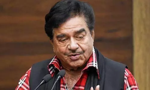 बागी सांसदों को नोटिस मिलने पर शत्रुघ्न सिन्हा ने कसा तंज, लोकसभा सचिवालय के फैसले को बताया सही