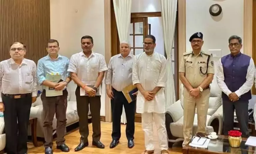 प्रशांत किशोर ने बिहार के टॉप अधिकारियों के साथ की बैठक, कहा- बांकीपुर की समस्या के निदान के बारे में हुई चार्चा प्रशांत किशोर ने बिहार के टॉप अधिकारियों के साथ की बैठक, कहा- बांकीपुर की समस्या के निदान के बारे में हुई चार्चा