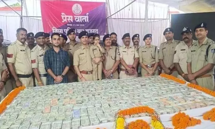 35 दिन तक राजगढ़ पुलिस ने किया पीछा, 3 हजार सीसीटीवी तलाशकी पकड़े 2 करोड़ की धोखाधड़ी करने वाला अंतर्राज्यीय गिरोह 35 दिन तक राजगढ़ पुलिस ने किया पीछा, 3 हजार सीसीटीवी तलाशकी पकड़े 2 करोड़ की धोखाधड़ी करने वाला अंतर्राज्यीय गिरोह