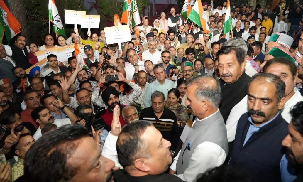 राहुल गांधी के खिलाफ हुई FIR के विरोध में कांग्रेस का शक्ति प्रदर्शन, शिमला में पार्टी कार्यकर्ताओं और नेताओं ने किया प्रदर्शन