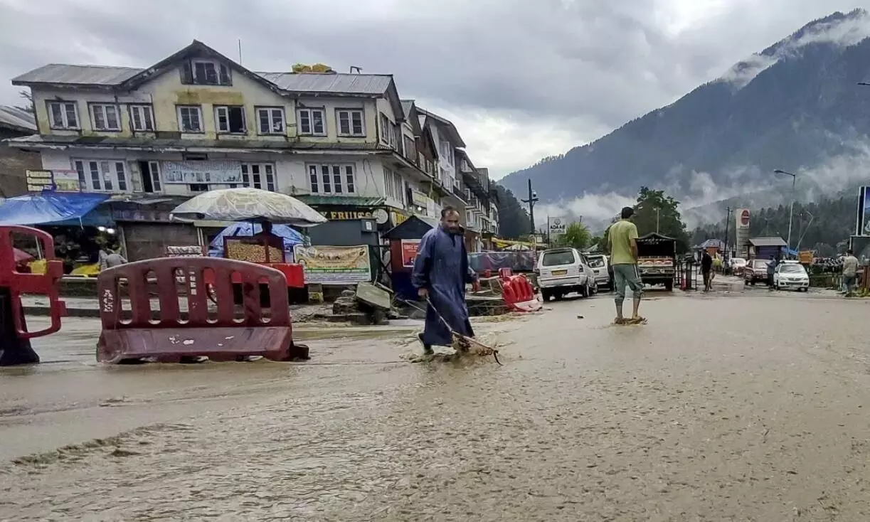 पहलगाम में भारी बारिश का कहर! प्रमुख बाजार और दुकानों में घुसा पानी, पर्यटकों की बढ़ी मुश्किलें