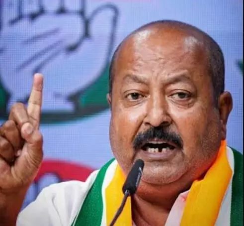 कांग्रेस में शामिल होते ही बदले आसिम वकार के सुर, कहा- बीजेपी सरकार को हटाना ही एकमात्र लक्ष्य कांग्रेस में शामिल होते ही बदले आसिम वकार के सुर, कहा- बीजेपी सरकार को हटाना ही एकमात्र लक्ष्य
