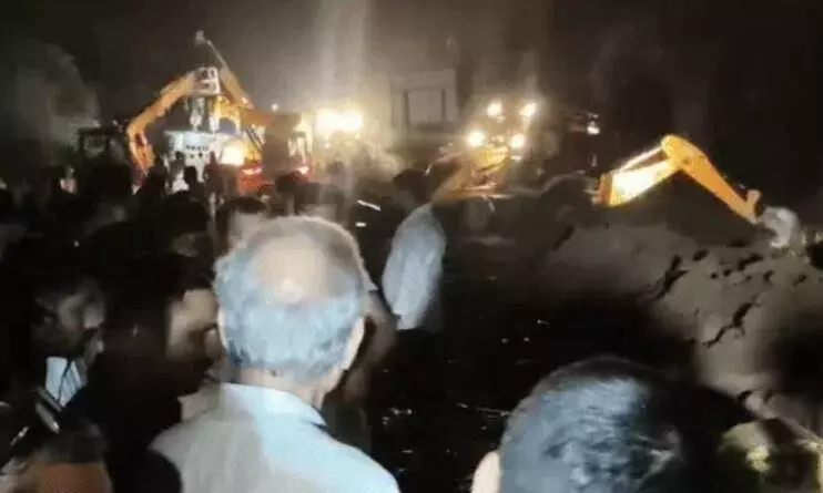 रीवा-सीधी मार्ग पर भीषण हादसा, बस-बुल्कर की टक्कर में 5 की मौत, 21 घायल, CM ने सहायता राशि देने का किया ऐलान रीवा-सीधी मार्ग पर भीषण हादसा, बस-बुल्कर की टक्कर में 5 की मौत, 21 घायल, CM ने सहायता राशि देने का किया ऐलान