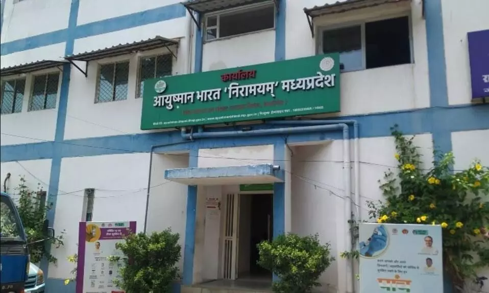आयुष्मान भारत निरामयम् योजना में अनियमितताओं पर सख्त कार्रवाई, 83 अस्पतालों पर गिरी गाज