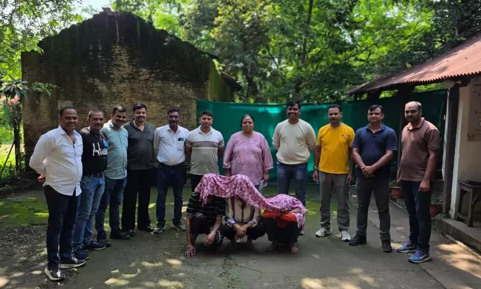 वर्चस्व-वसूली की रंजिश में चाकुओं से गोदकर हत्या, मुंबई भागने की तैयारी में थे आरोपी, पांच गिरफ्तार, हिरासत में नाबालिग वर्चस्व-वसूली की रंजिश में चाकुओं से गोदकर हत्या, मुंबई भागने की तैयारी में थे आरोपी, पांच गिरफ्तार, हिरासत में नाबालिग