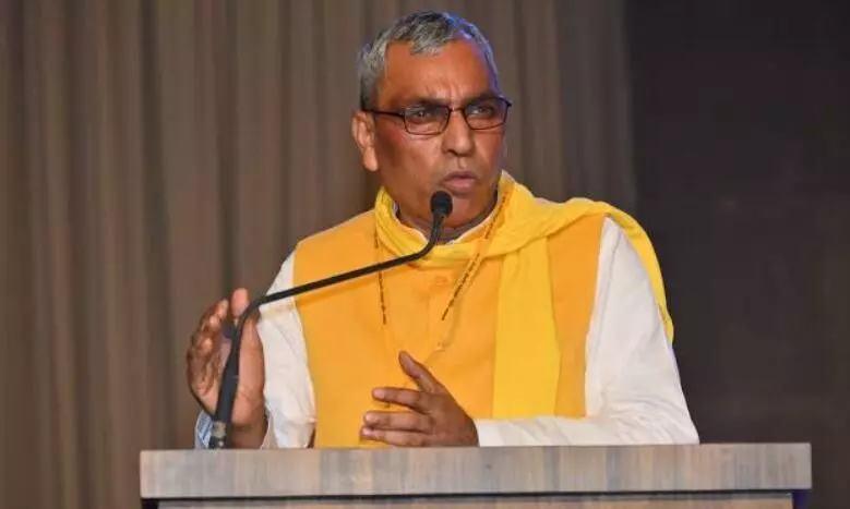 सपा के नए ड्रेस कोड पर ओम प्रकाश राजभर का बड़ा हमला, बोले- टोपी का रंग बदलने से दलितों की पुरानी बातें नहीं मिटेंगी सपा के नए ड्रेस कोड पर ओम प्रकाश राजभर का बड़ा हमला, बोले- टोपी का रंग बदलने से दलितों की पुरानी बातें नहीं मिटेंगी