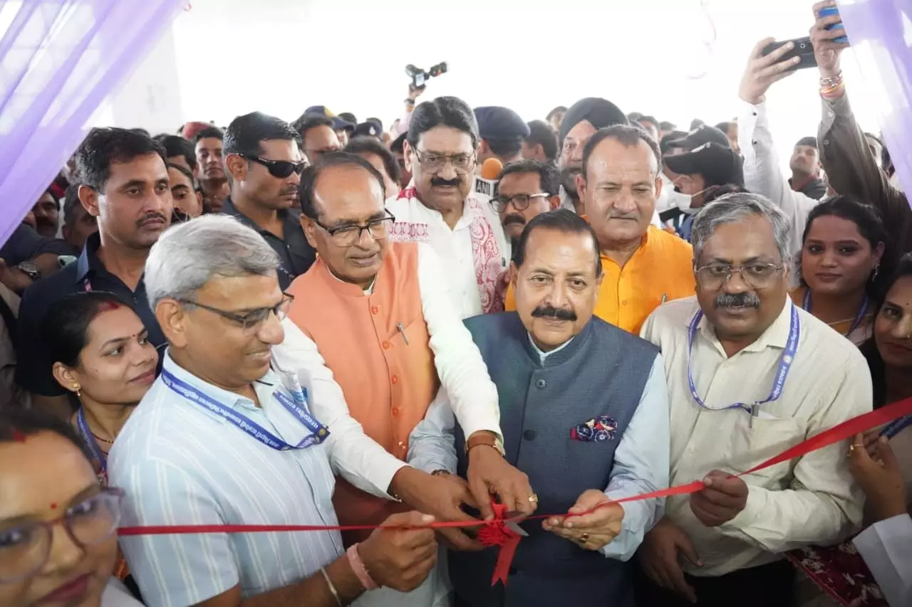 केंद्रीय मंत्री शिवराज सिंह चौहान की पहल पर विदिशा को मिली ऐतिहासिक स्वास्थ्य सौगात: कैंसर डे-केयर सेंटर का शुभारंभ, जल्द बनेगा पूर्ण कैंसर अस्पताल केंद्रीय मंत्री शिवराज सिंह चौहान की पहल पर विदिशा को मिली ऐतिहासिक स्वास्थ्य सौगात: कैंसर डे-केयर सेंटर का शुभारंभ, जल्द बनेगा पूर्ण कैंसर अस्पताल