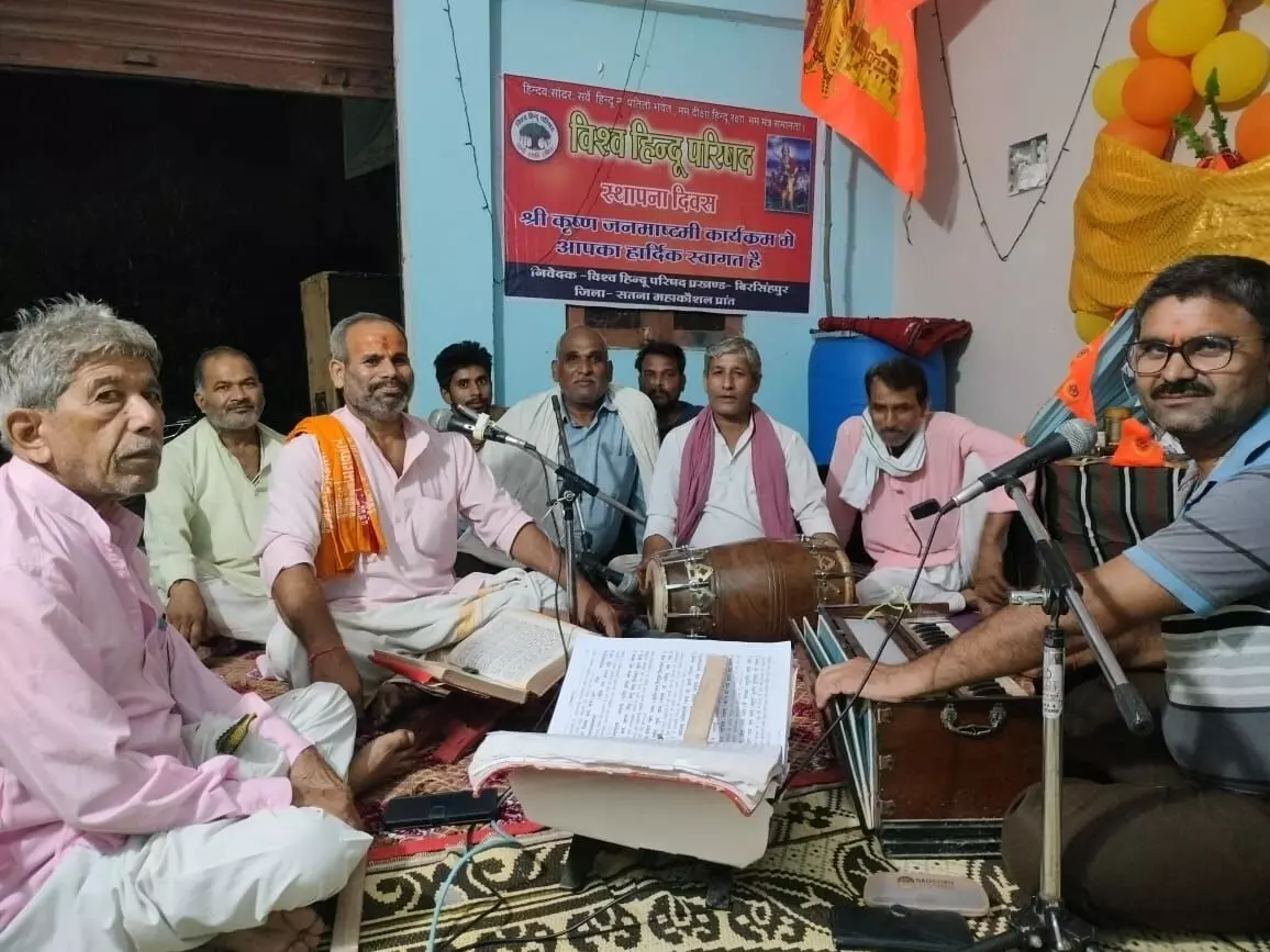 रामायण पाठ में गूंजा ‘निशाचर हीन’ का संकल्प, भक्ति में झूम उठा बिरसिंहपुर रामायण पाठ में गूंजा ‘निशाचर हीन’ का संकल्प, भक्ति में झूम उठा बिरसिंहपुर