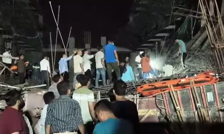 गांधीनगर में बड़ा हादसा, निर्माणाधीन इमारत का हिस्सा गिरा, 10 से 12 मजदूर फंसे, रेस्क्यू ऑपरेशन जारी