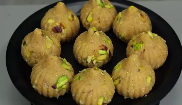 गणेश चतुर्थी पर कुछ खास बनाने का है मन, तो घर पर जरूर बनाएं ये खास आटे से बने सॉफ्ट मोदक
