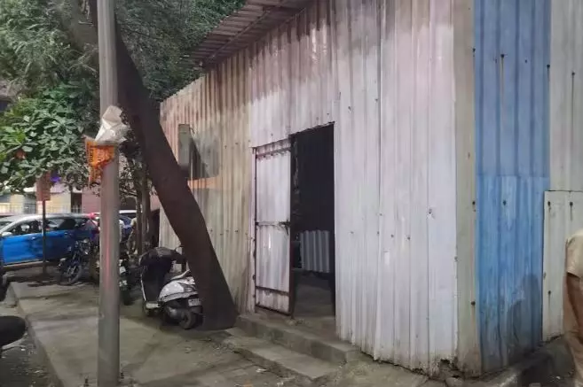मुंबई एयरपोर्ट के पास 3,000 वर्ग फीट की मस्जिद पर उठे सवाल, टर्मिनल-1 पर हाईकोर्ट के आदेश के बाद कार्रवाई की मांग मुंबई एयरपोर्ट के पास 3,000 वर्ग फीट की मस्जिद पर उठे सवाल, टर्मिनल-1 पर हाईकोर्ट के आदेश के बाद कार्रवाई की मांग