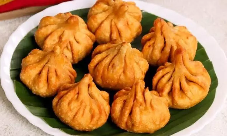 बप्पा के लिए बिना किसी मेहनत के बनाएं आटे से बने ये शानदार फ्राइड मोदक, यहां देखें पूरी रेसिपी
