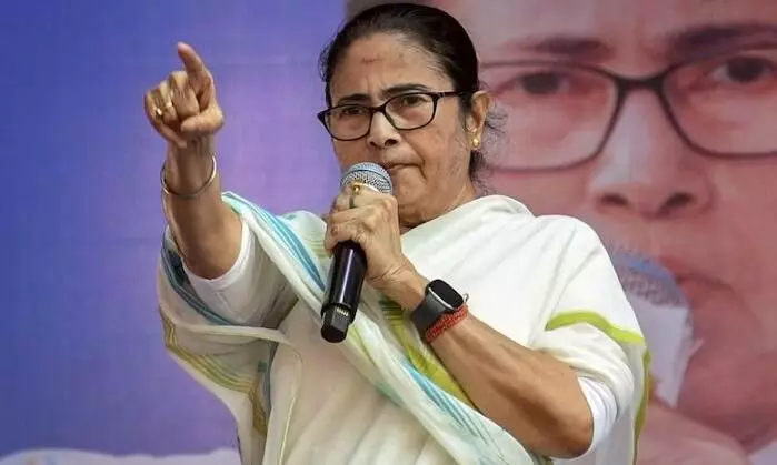 TMC के चुनाव चिन्ह पर विवाद के बीच बंगाल उपचुनाव, ममता बनर्जी के लिए होगी बड़ी परीक्षा TMC के चुनाव चिन्ह पर विवाद के बीच बंगाल उपचुनाव, ममता बनर्जी के लिए होगी बड़ी परीक्षा
