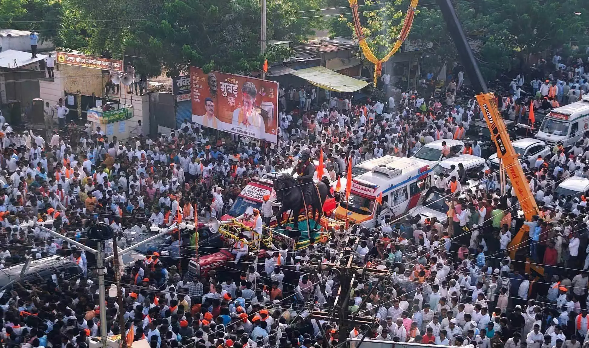 अनुमति नहीं मिली, फिर भी मुंबई की ओर निकले मनोज जरांगे पाटील, बोले- मर जाऊंगा, लेकिन झुकूंगा नहीं