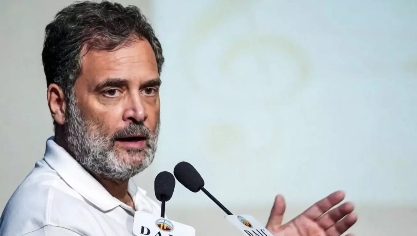 UPI पर फीस को लेकर सियासत तेज, NPCI ने राहुल गांधी के सवालों का दिया जवाब; कहा- P2P ट्रांजैक्शन पर नहीं लगेगा कोई चार्ज UPI पर फीस को लेकर सियासत तेज, NPCI ने राहुल गांधी के सवालों का दिया जवाब; कहा- P2P ट्रांजैक्शन पर नहीं लगेगा कोई चार्ज