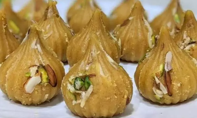 बप्पा के लिए कुछ खास तैयार करना है तो आज ही घर पर बनाएं खास बेसन के मोदक, यहां देखें पूरी रेसिपी