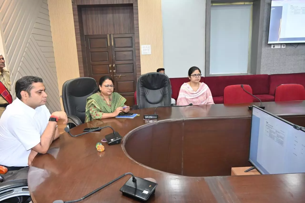 सरपंच पद के उप चुनाव के लिए ईव्हीएम का डीईओ स्तर पर रेंडमाइजेशन सरपंच पद के उप चुनाव के लिए ईव्हीएम का डीईओ स्तर पर रेंडमाइजेशन