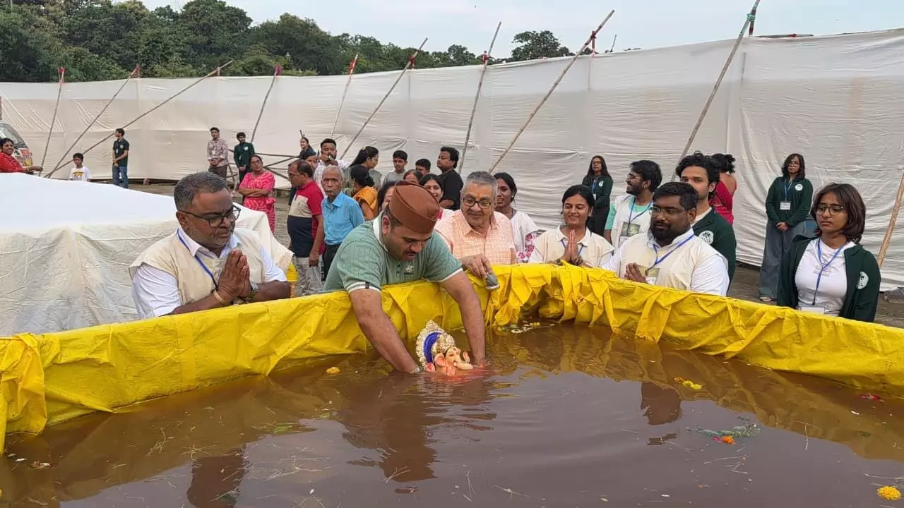 अब तक 2,786 गणेश प्रतिमाओं का विसर्जन, 102 पीओपी की निकलीं अब तक 2,786 गणेश प्रतिमाओं का विसर्जन, 102 पीओपी की निकलीं