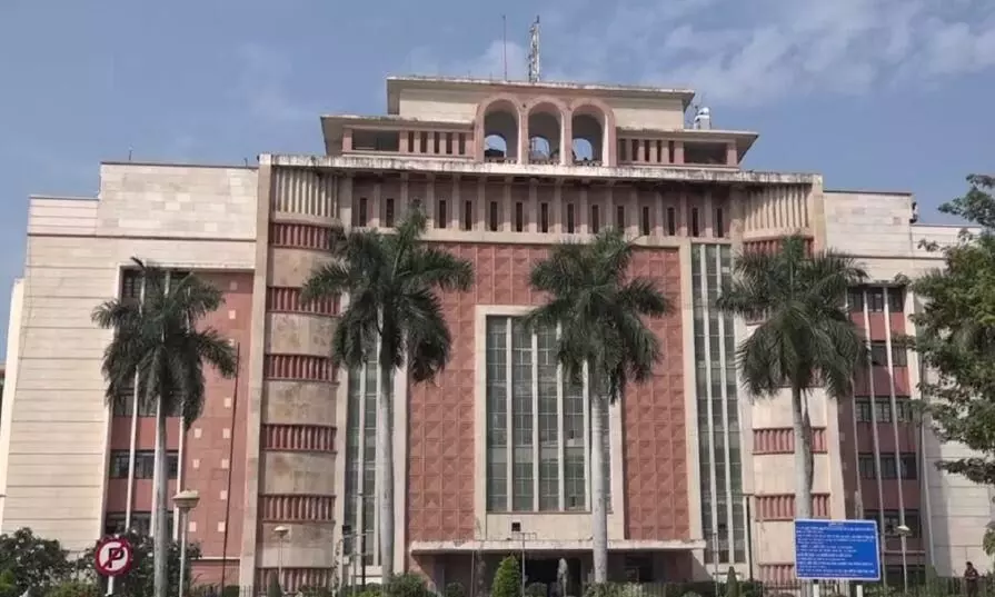 मंत्री का तुगलकी फरमान, बिना अनुमति मिलने पर कर्मचारियों पर होगी अनुशासनात्मक कार्रवाई मंत्री का तुगलकी फरमान, बिना अनुमति मिलने पर कर्मचारियों पर होगी अनुशासनात्मक कार्रवाई