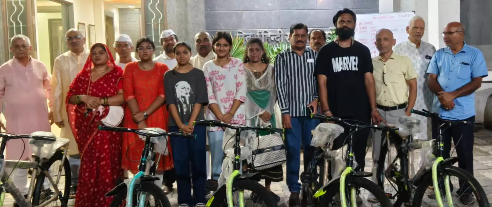 हिंदी भाषीय ब्राह्मण विकास संघ की ओर से विशेष गुणवत्ता प्राप्त विद्यार्थियों के प्रोत्साहन में मिली साइकिल,