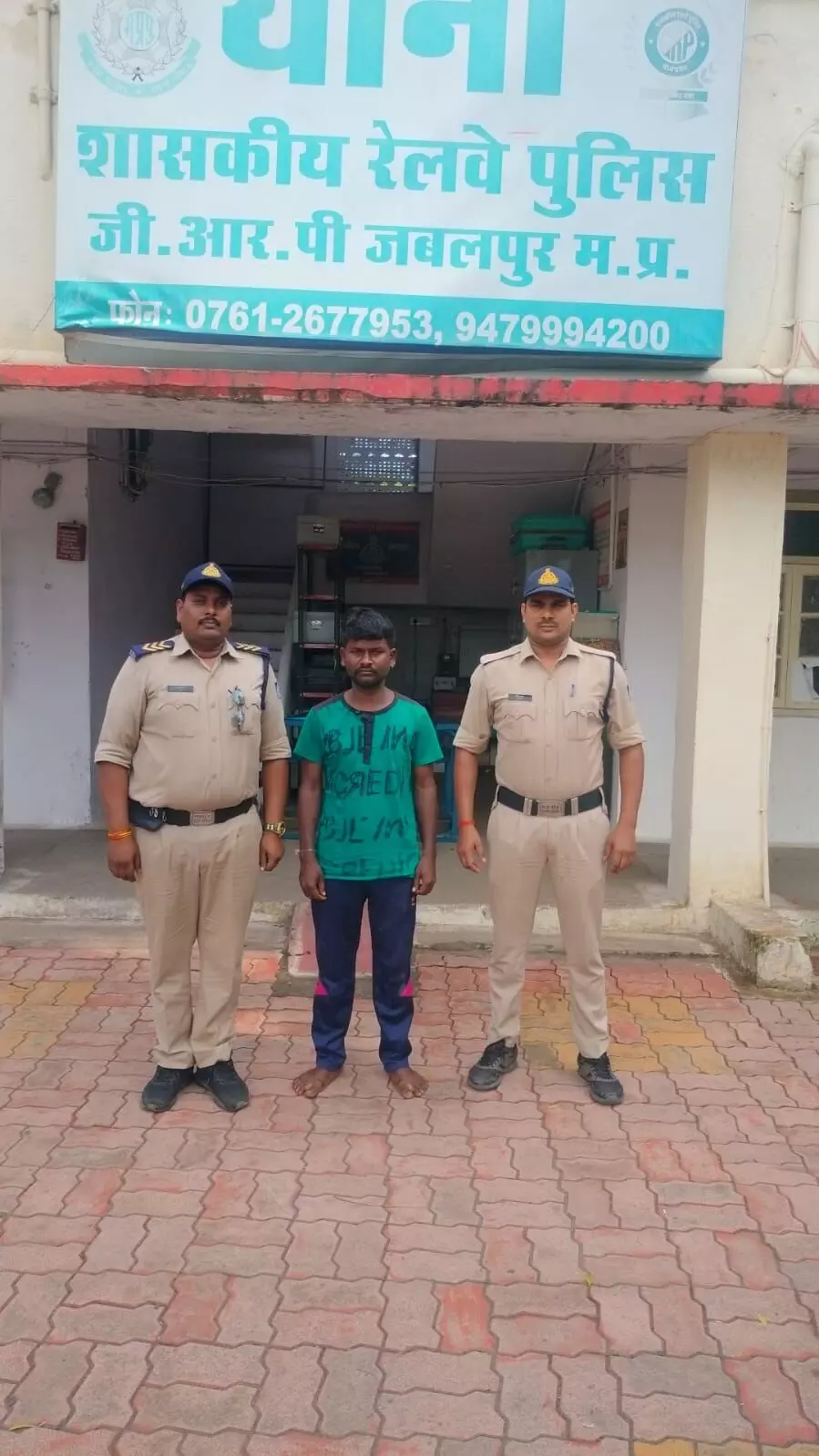 रेलवे स्टेशन में यात्रियों से विवाद करने वाले युवक को किया गिरफ्तार रेलवे स्टेशन में यात्रियों से विवाद करने वाले युवक को किया गिरफ्तार