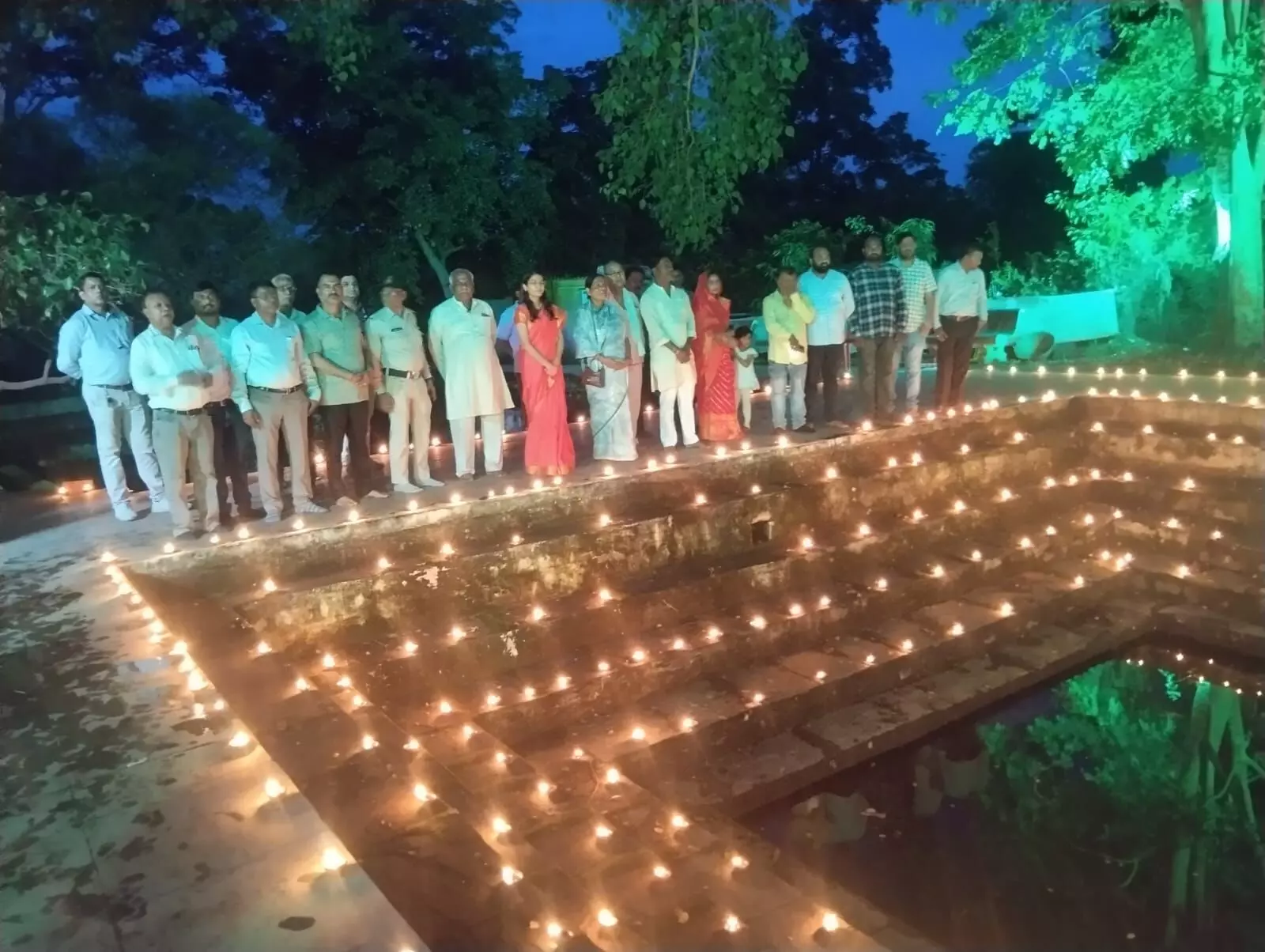 सातों जनपदों में जलाया गया आशीर्वाद का दीया, कल्याणकारी योजनाओं की बनाई आकृतियां