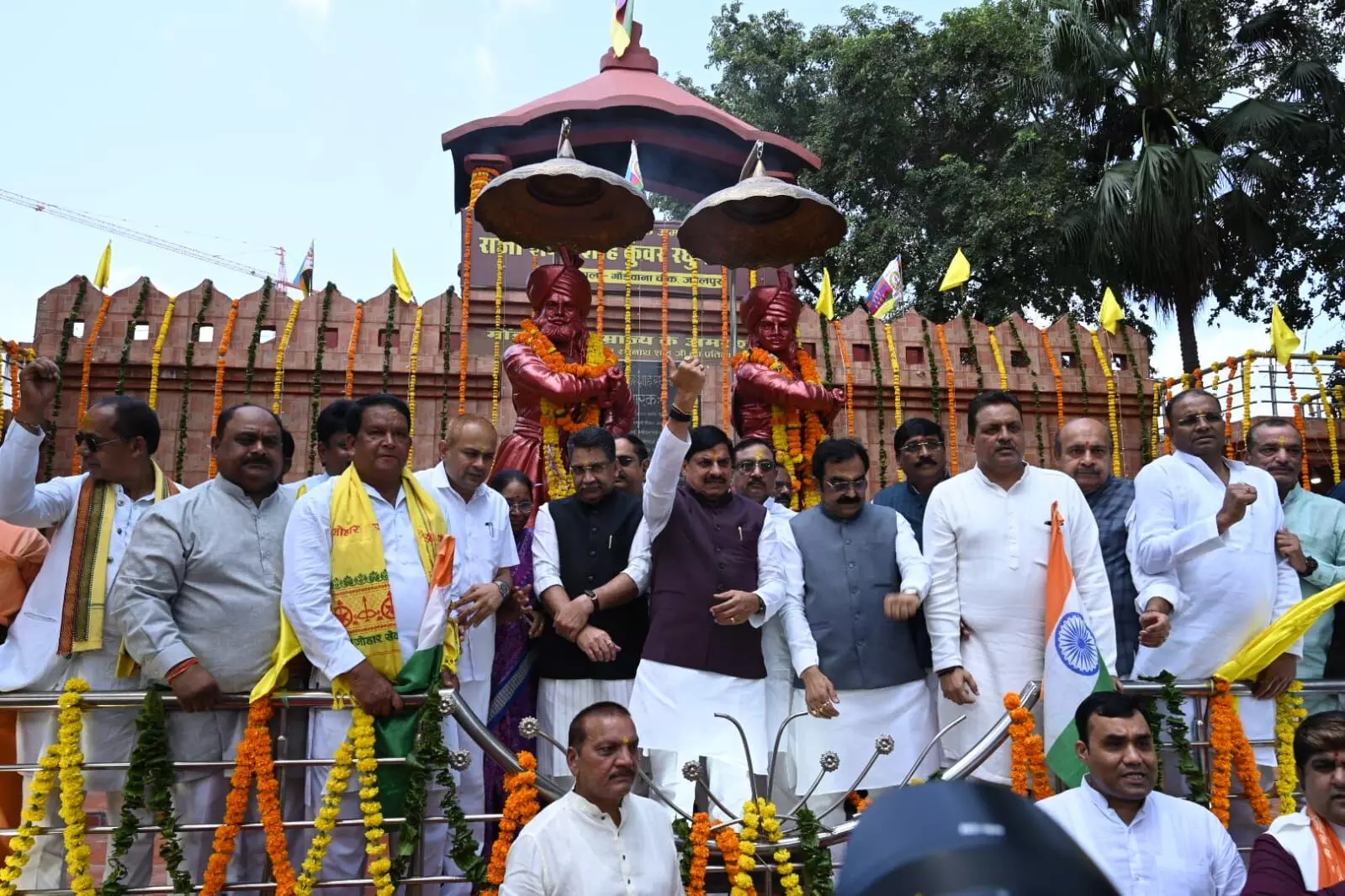 सीएम ने अमर शहीद राजा शंकर शाह, कुंवर रघुनाथ शाह को अर्पित की श्रद्धांजलि