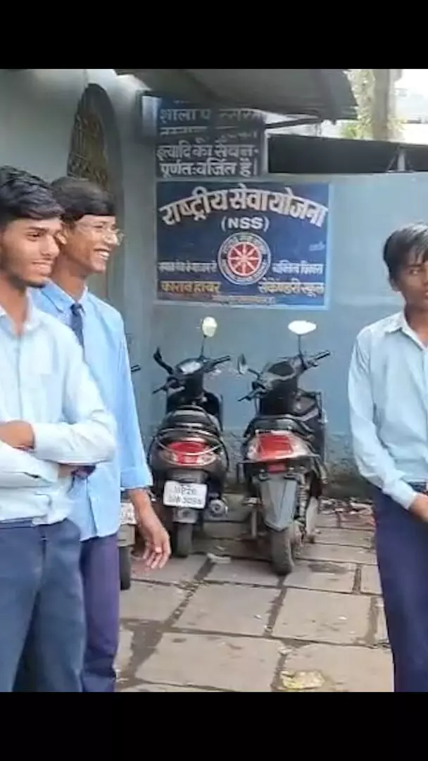 सरकारी छुट्टी में दोबारा स्कूल खुला तो हमेशा को बंद हो जाएगा
