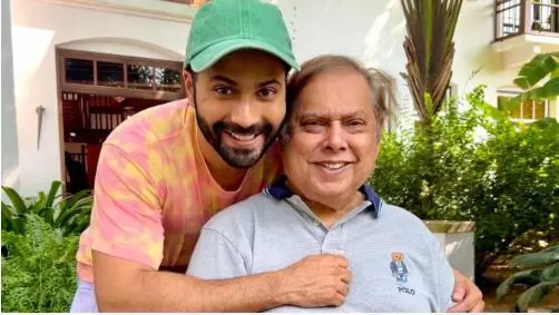 वरुण धवन ने पिता डेविड धवन संग देखा बिग बॉस 20, सलमान खान के शर्टलेस अंदाज की जमकर की तारीफ