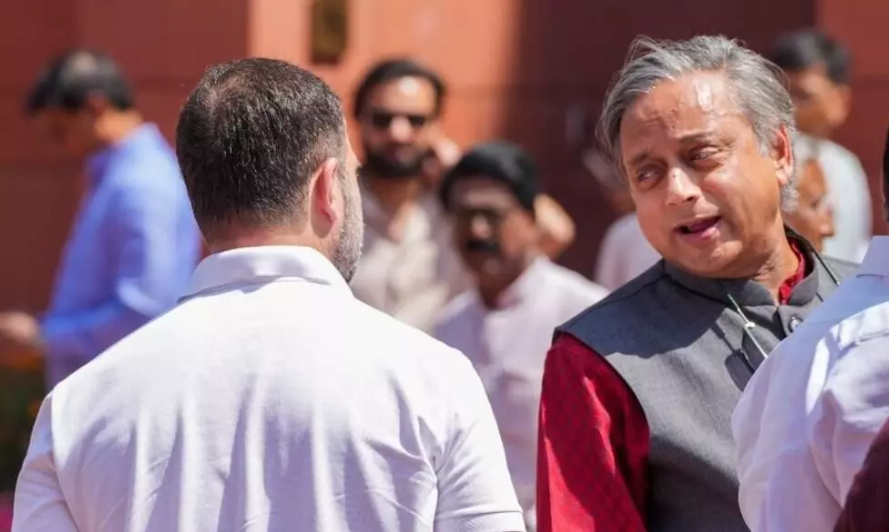 यह पीढ़ी अपनी आवाज और नेतृत्व तलाश रही, स्टूडेंट के अभियान पर शशि थरूर ने कही बड़ी बात यह पीढ़ी अपनी आवाज और नेतृत्व तलाश रही, स्टूडेंट के अभियान पर शशि थरूर ने कही बड़ी बात