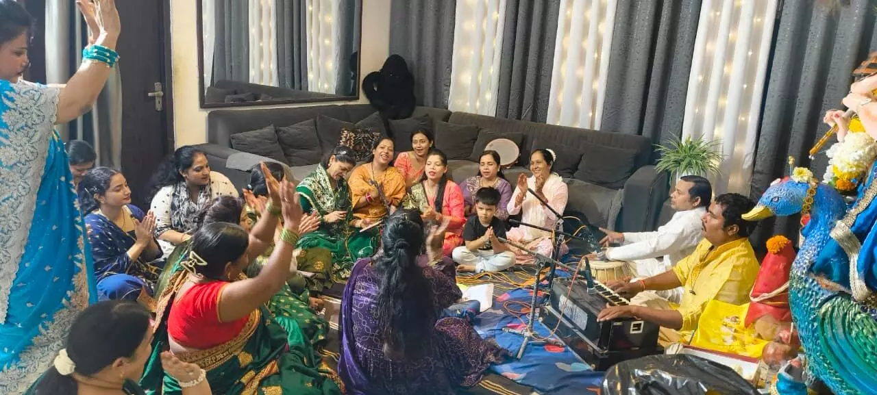 गणेशोत्सव पर भक्ति में डूबा धर्म परिवार, गणेशोत्सव पर भक्ति में डूबा धर्म परिवार,