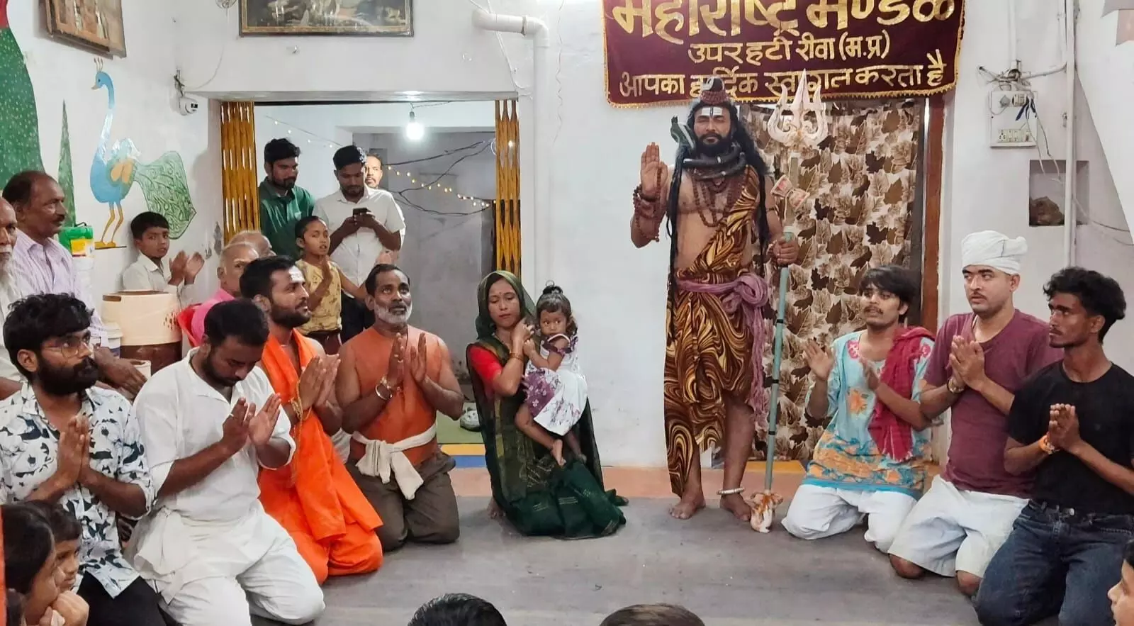 नाटक के माध्यम से पहुंचाया गया दर्शकों की आत्मा तक हास्य और करुण रस नाटक के माध्यम से पहुंचाया गया दर्शकों की आत्मा तक हास्य और करुण रस