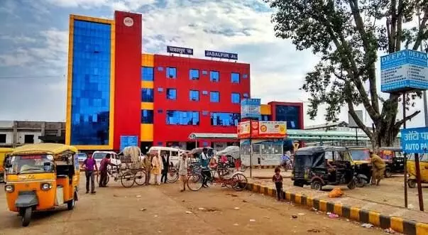 गोंडवाना एक्सप्रेस में यात्रियों से ज्यादा पैसे वसूलने वाले दो टीटीई सस्पेंड गोंडवाना एक्सप्रेस में यात्रियों से ज्यादा पैसे वसूलने वाले दो टीटीई सस्पेंड