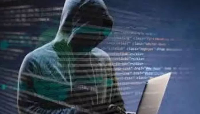 ग्वालियर में IAS के नाम से फर्जी फेसबुक प्रोफाइल, रिटायर्ड इंजीनियर से 1.60 लाख की ठगी