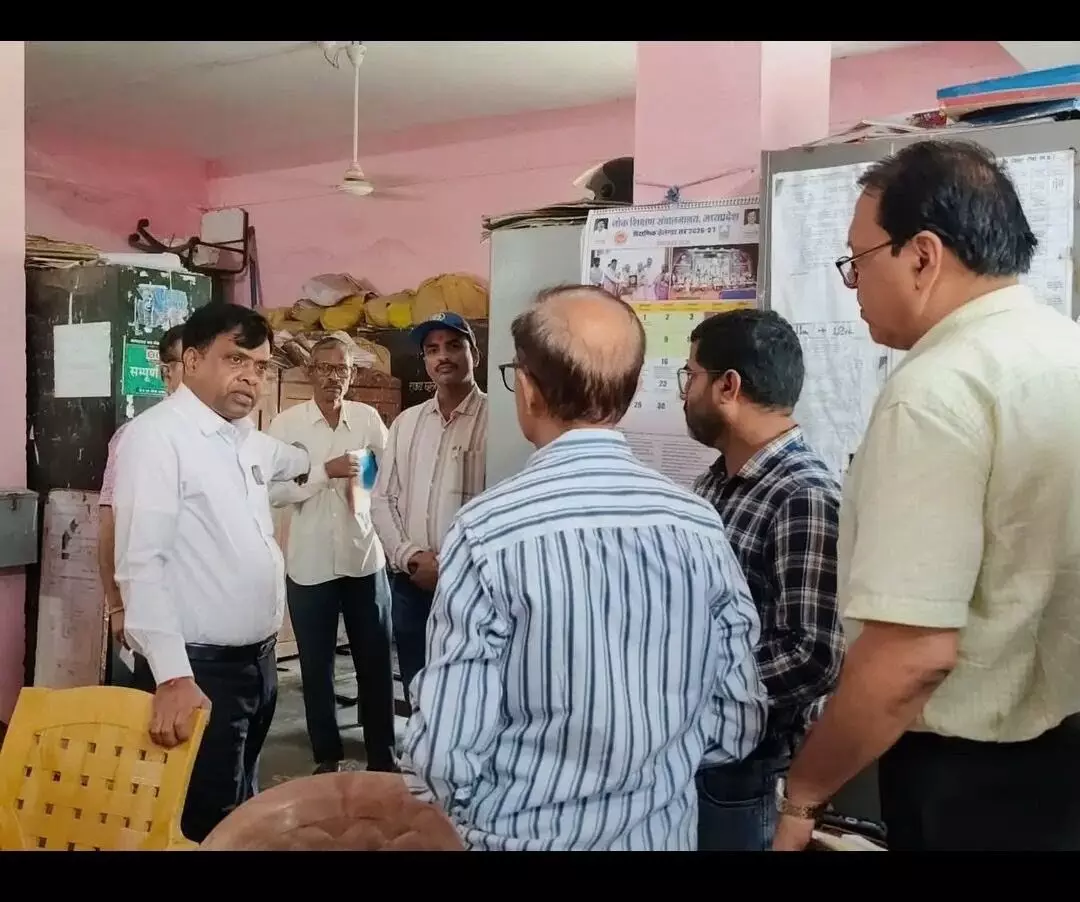 कलेक्टर ने महसांव स्कूल का किया निरीक्षण, प्रभारी प्राचार्य को निलंबित करने के दिए निर्देश कलेक्टर ने महसांव स्कूल का किया निरीक्षण, प्रभारी प्राचार्य को निलंबित करने के दिए निर्देश