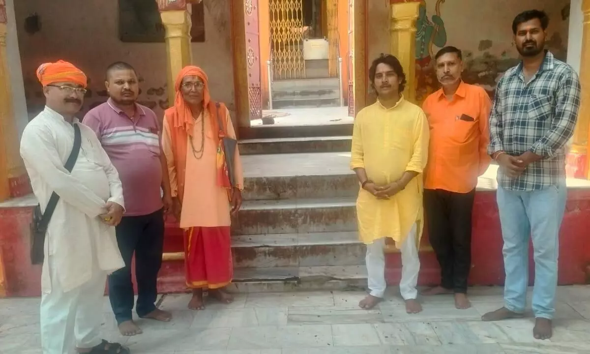 सरभंग मुनि आश्रम पहुंचे युवा, बाटी-चोखा बनाकर दिया पर्यटन विकास का संदेश सरभंग मुनि आश्रम पहुंचे युवा, बाटी-चोखा बनाकर दिया पर्यटन विकास का संदेश