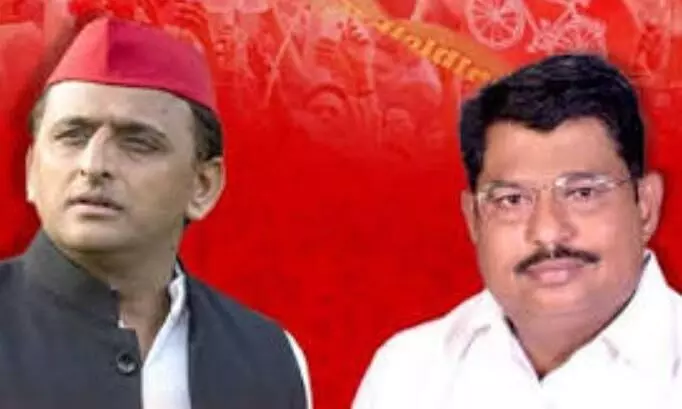 महिला बैंककर्मी को मैसेज और बड़े वादे! सपा नेता राजन राजवी को पुलिस ने किया गिरफ्तार महिला बैंककर्मी को मैसेज और बड़े वादे! सपा नेता राजन राजवी को पुलिस ने किया गिरफ्तार