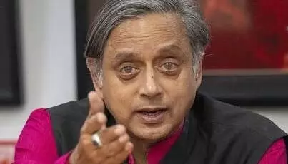 चुनाव आयोग विवाद पर आया शथि थरूर का बड़ा बयान , कहा - सच कहें तो हमें... चुनाव आयोग विवाद पर आया शथि थरूर का बड़ा बयान , कहा - सच कहें तो हमें...