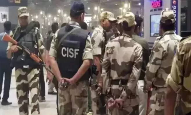 जम्मू के कठुआ में CISF जवान ने साथियों पर की फायरिंग, 4 की मौत, पुलिस की गिरफ्त में आरोपी जम्मू के कठुआ में CISF जवान ने साथियों पर की फायरिंग, 4 की मौत, पुलिस की गिरफ्त में आरोपी