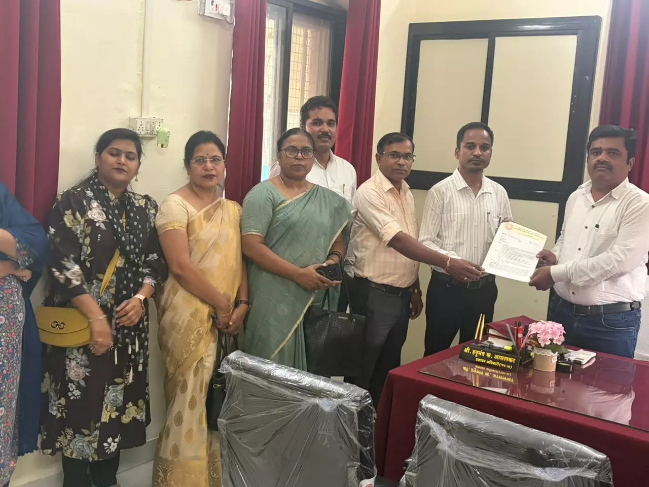 चार महीने से मानदेय नहीं, तासिका प्राध्यापकों पर आर्थिक संकट; उच्च शिक्षा सहसंचालक कार्यालय के सामने धरना चार महीने से मानदेय नहीं, तासिका प्राध्यापकों पर आर्थिक संकट; उच्च शिक्षा सहसंचालक कार्यालय के सामने धरना